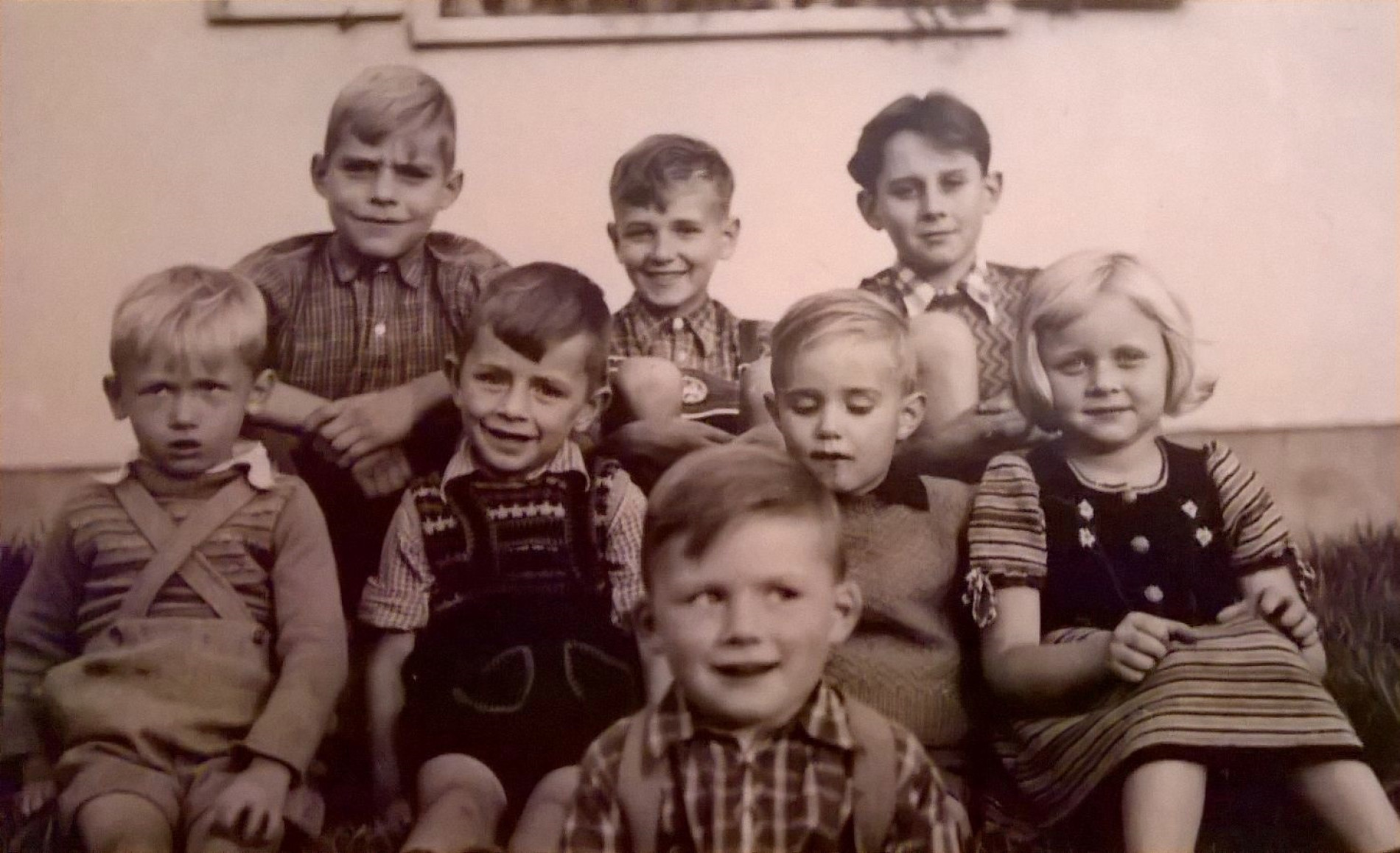 Ausstellung: „Kindheit hier und woanders“